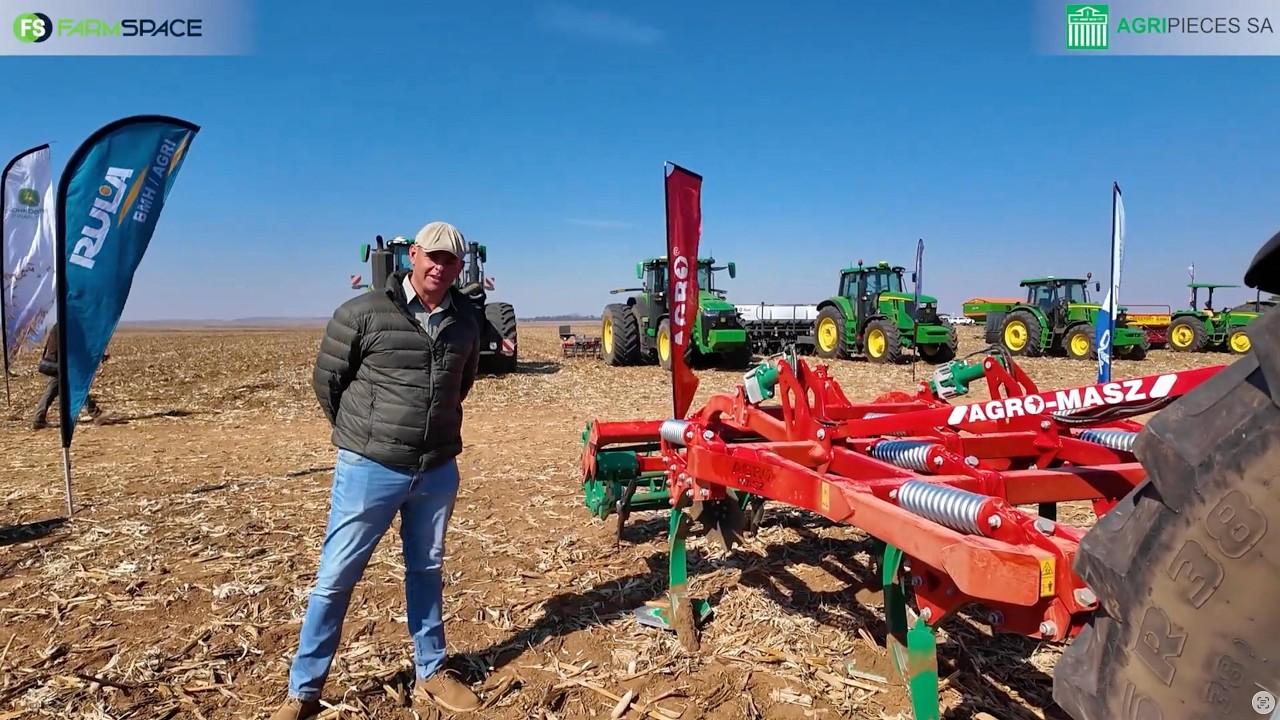 Kan die Agro-Masz RUNNER diep losmaak, stoppels inwerk en alles in een werkgang toemaak?
